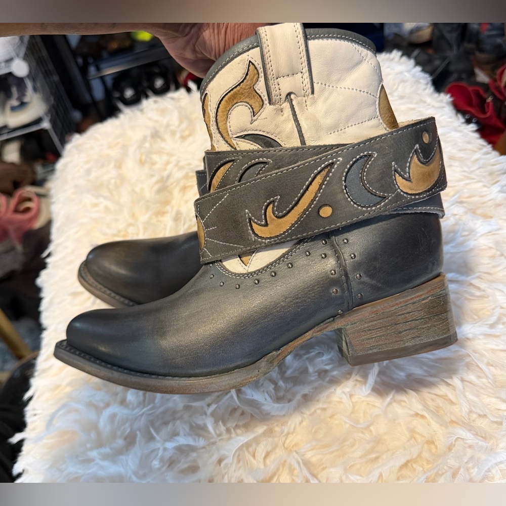 Freebird Tash Blue Ankle Boots with Gold Accents 7 - Picture 4 of 10